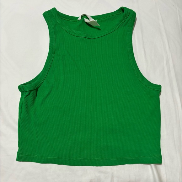 green crop top - Picture 1 of 3